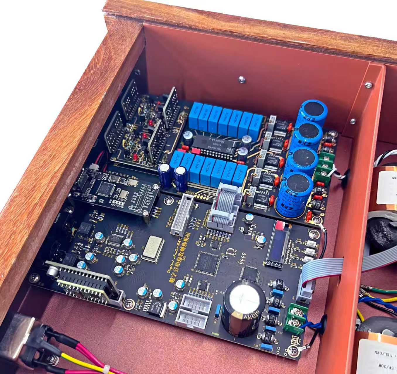 advancedMADness  TDA1541 Digital -  Analog Konverter  Holz/Lack/Alu